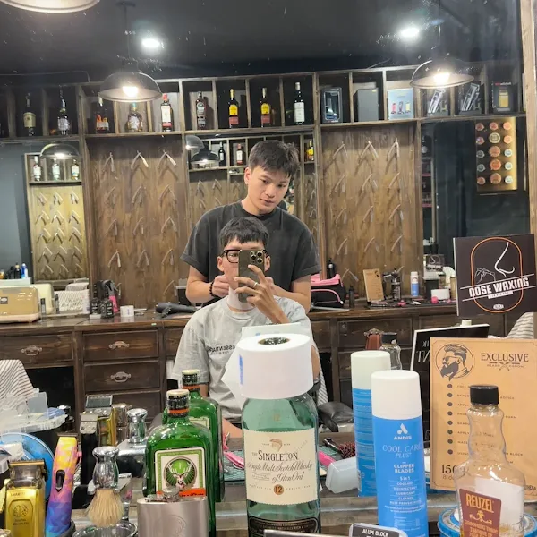 다낭 아테나 바버샵 외관·간판 사진