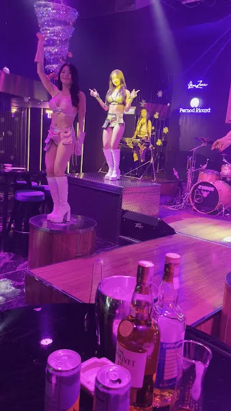 캣워크 가라오케 호치민 로컬가라오케 매장 내부 사진