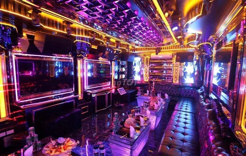 21럭셔리 가라오케 호치민 로컬가라오케 매장 내부 사진