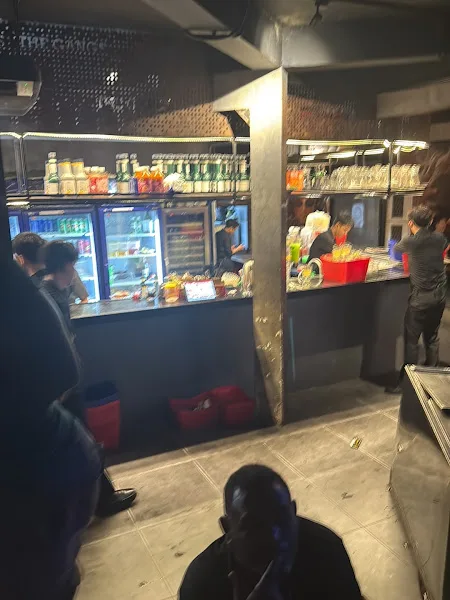 더갱스 센트럴 바 호치민 바 매장 내부 사진