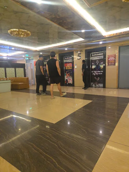 벤츠 가라오케 다낭 한인가라오케 내부 사진 2